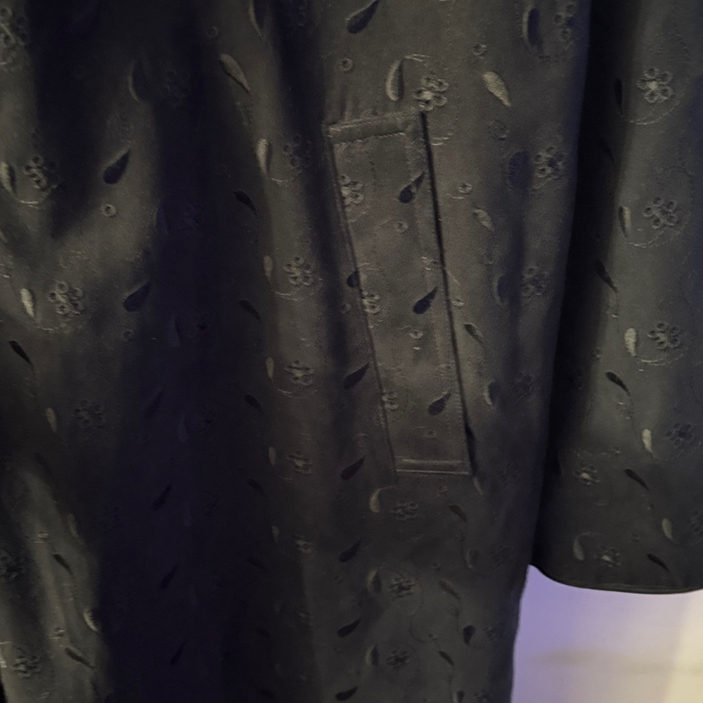 Reversible Raincoat with pocketsLike new condition. Back with Design & solid - Picture 5 of 7